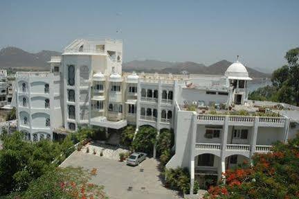 Hotel Hilltop Palace
