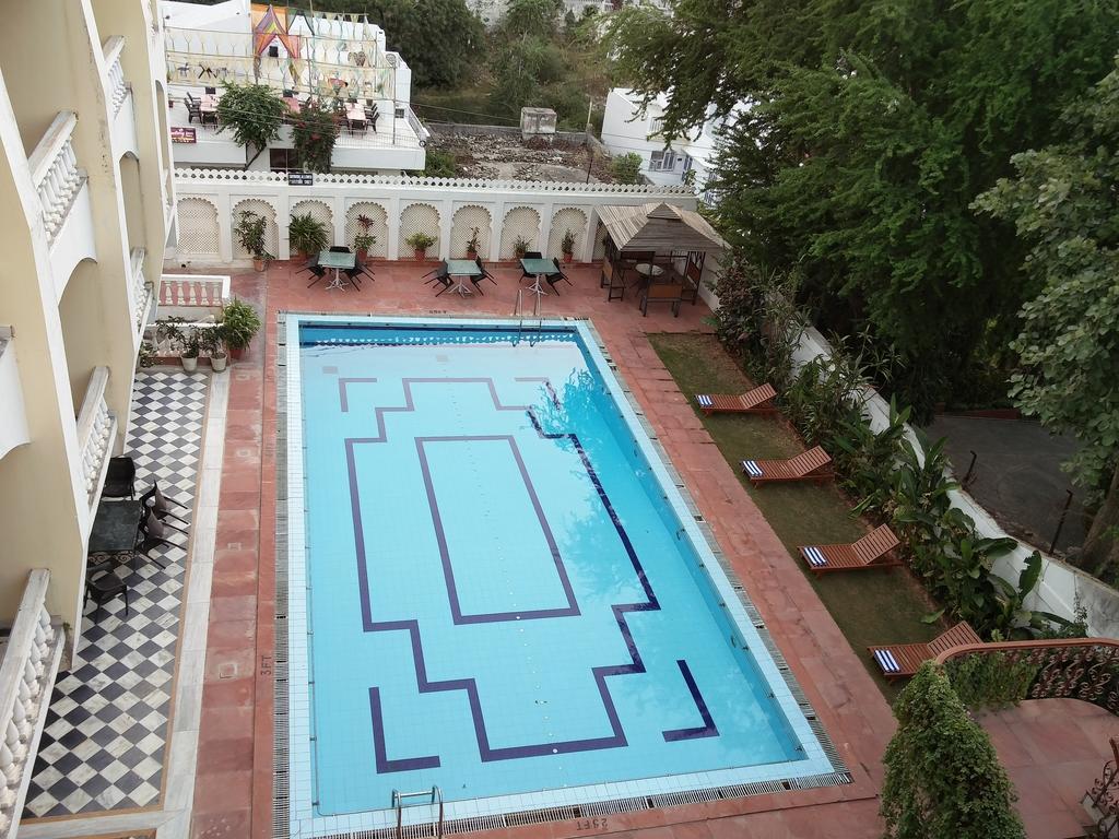 Hilltop Palace Hotel Udaipur